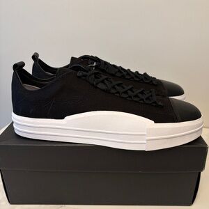 New in box Yohji Yamamoto Y-3 Yuben Low Black Canvass Sneakers in Size 10